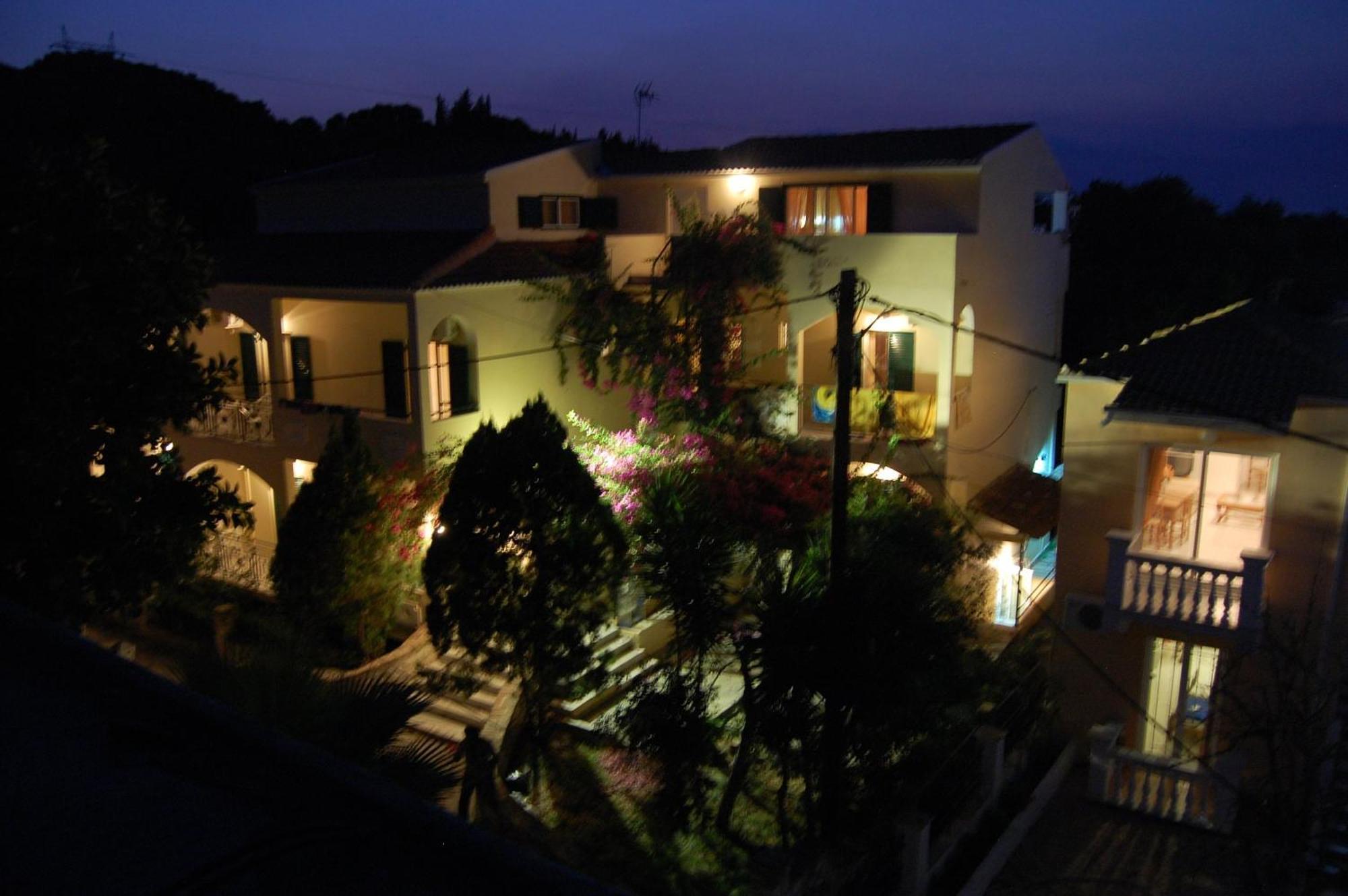 Angela Apartments Kávos Esterno foto