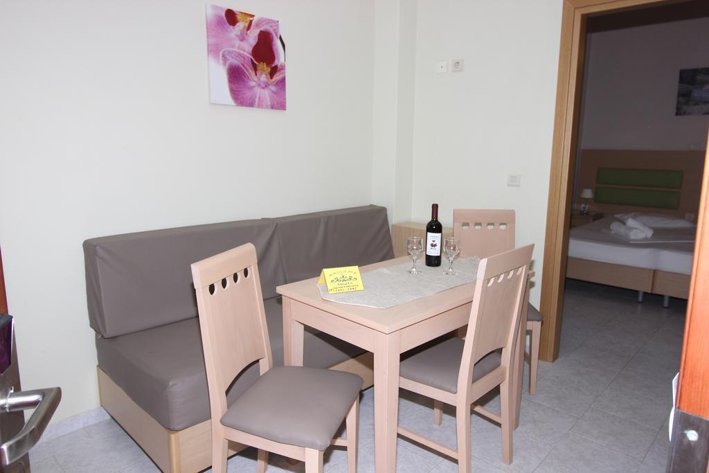 Angela Apartments Kávos Esterno foto